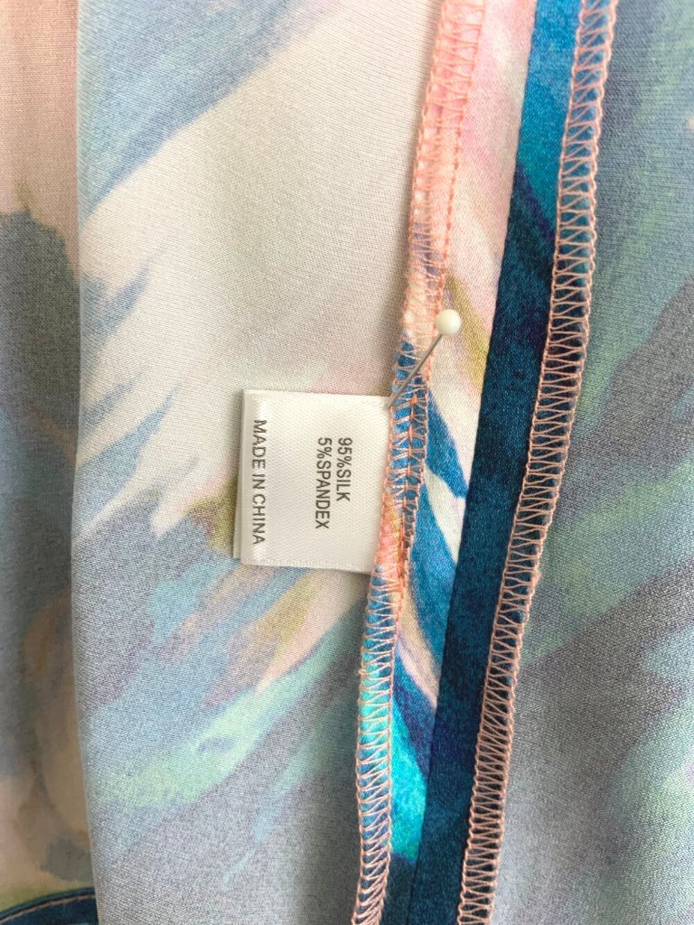 New St. John Collection Silk Floral Watercolor Blue Pink Blouse Sz 8 - Picture 15 of 16